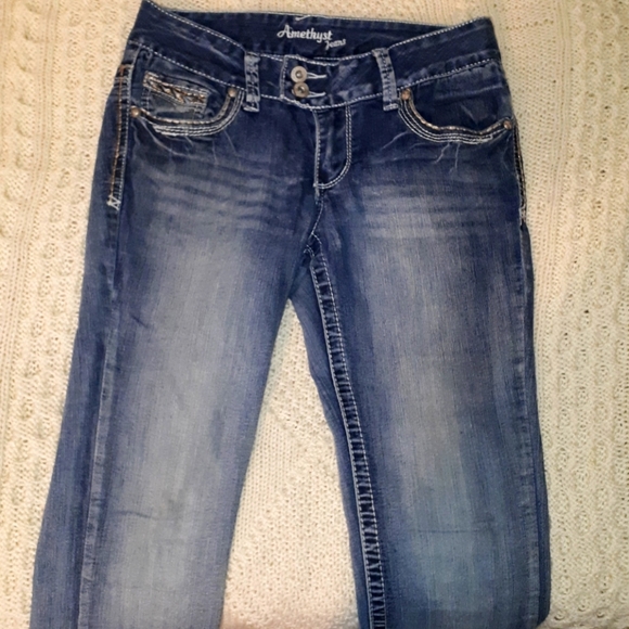 AMETHYST- Womans Jean's - Picture 1 of 5